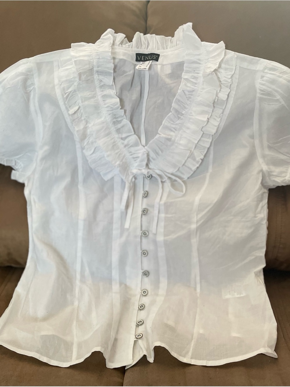 VENUS Size XL: White Ruffled V-Neck Button-Front Blouse